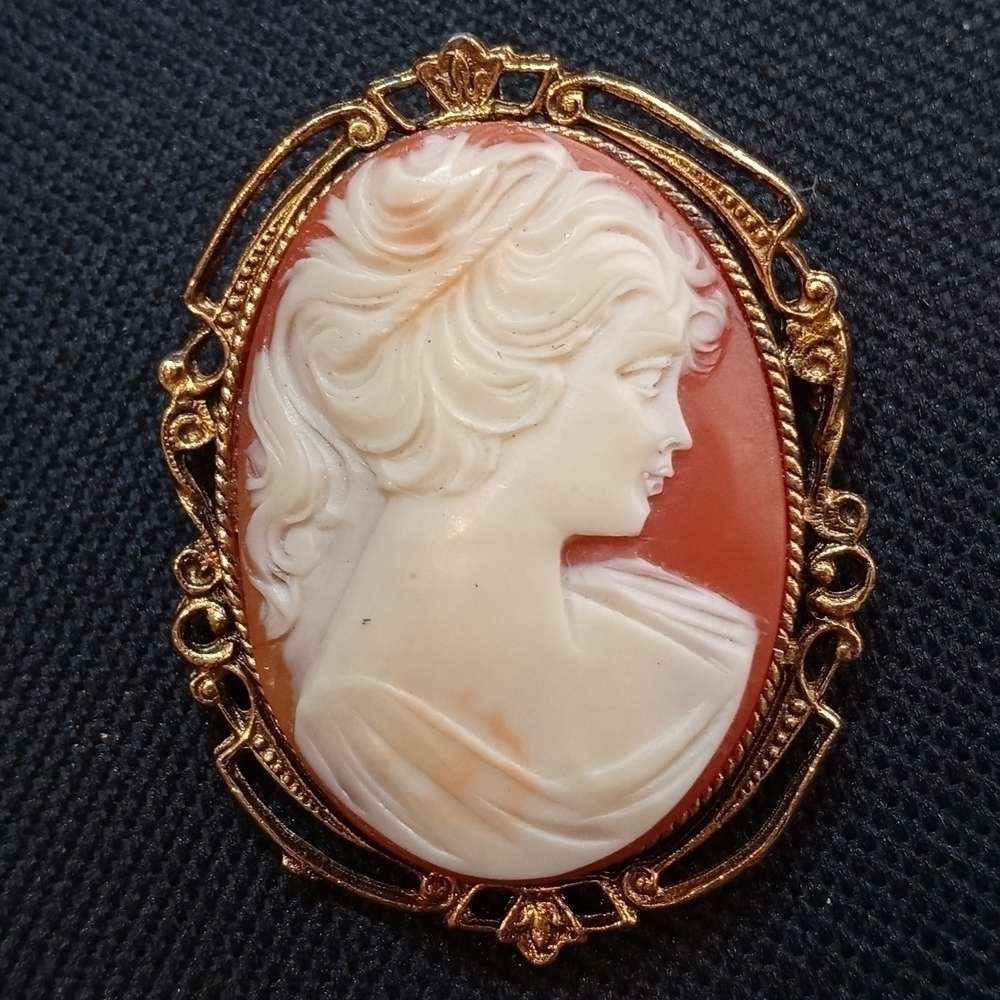Vintage brooch or pendant